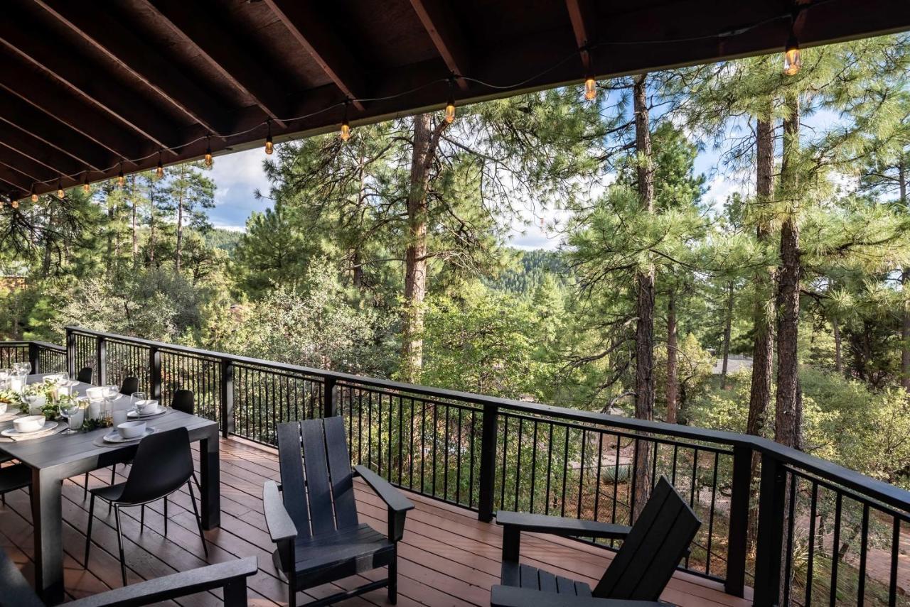 Modern Pine Cabin With Wraparound Deck And Forest View المظهر الخارجي الصورة