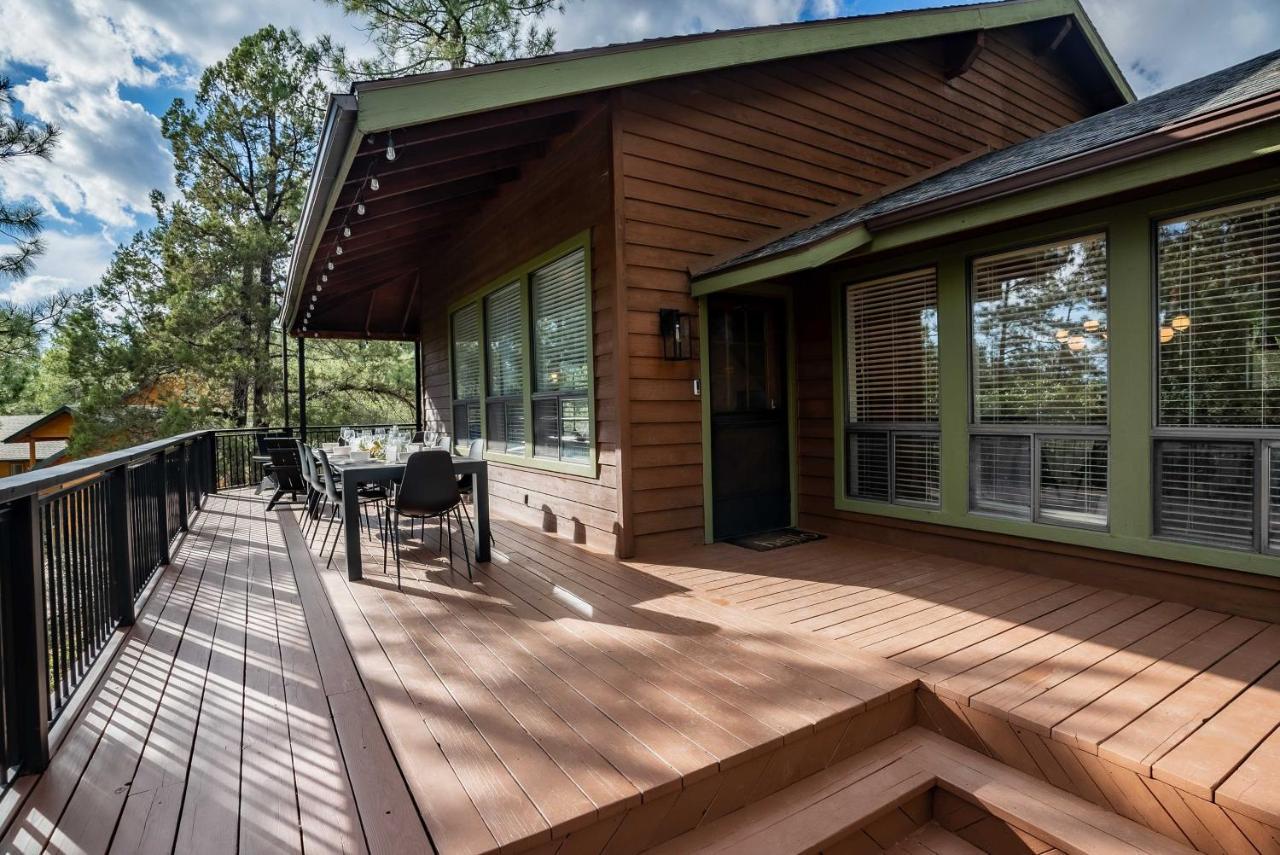 Modern Pine Cabin With Wraparound Deck And Forest View المظهر الخارجي الصورة