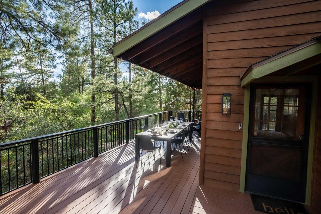 Modern Pine Cabin With Wraparound Deck And Forest View المظهر الخارجي الصورة